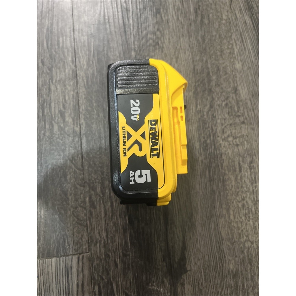 Dewalt 20v 5Ah  Li ion battery pack DCB205